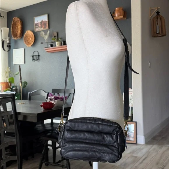 Madewell Transport Puff Black Leather Crossbody Camera Bag - Picture 4 of 9